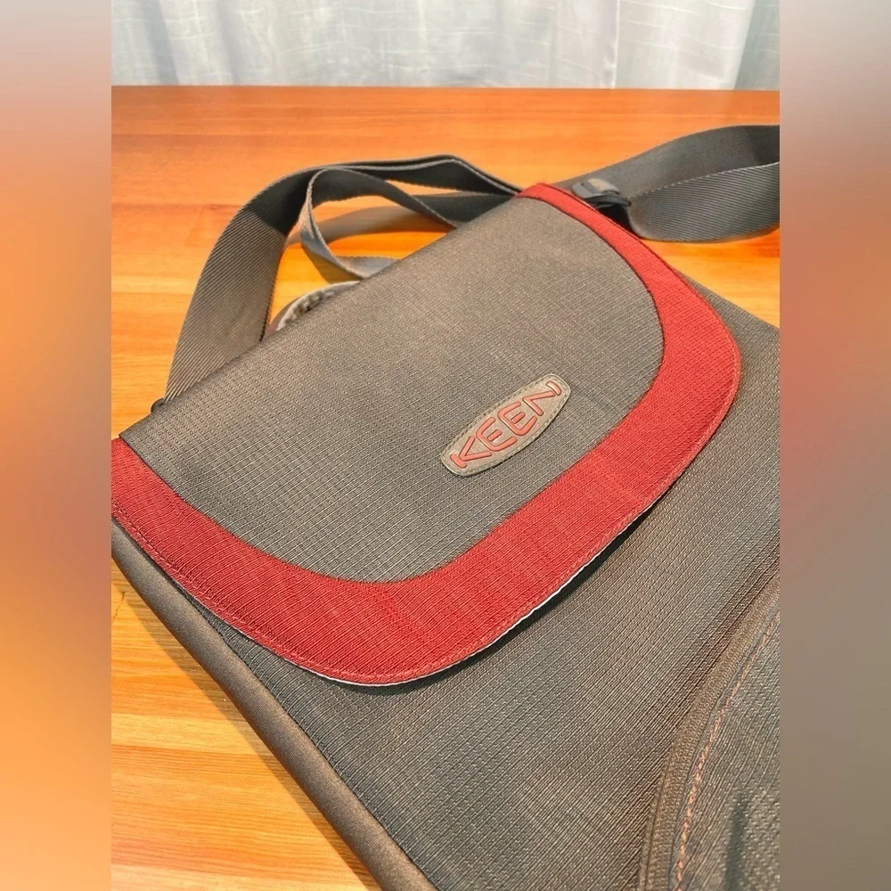 Keen Hybrid Transport Laptop Crossbody Bag Commuting Travel Adjustable Office